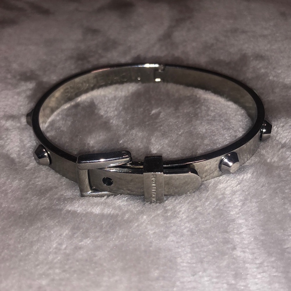 Michael kors silver bangle